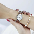 Women round Analog Clock Ladies Fashion Wrist Watches Female Gift Watch Classic Women'S Casual Quartz Leather Band Strap Watch