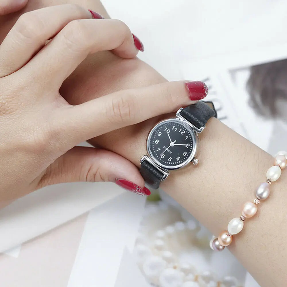 Women round Analog Clock Ladies Fashion Wrist Watches Female Gift Watch Classic Women'S Casual Quartz Leather Band Strap Watch