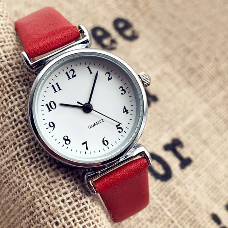 Women round Analog Clock Ladies Fashion Wrist Watches Female Gift Watch Classic Women'S Casual Quartz Leather Band Strap Watch